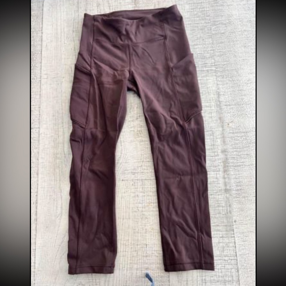 Lululemon Mid rise Black cherry speed up crop leggings, 20” Size 2, has pockets - Picture 5 of 8